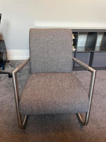 Mooie grijze stoel/fauteuil beschikbaar voor biedingen