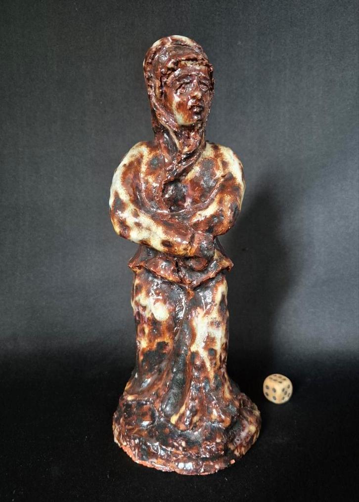 Beeld van vrouw, Antiek en Kunst, Antiek | Keramiek en Aardewerk, Ophalen of Verzenden