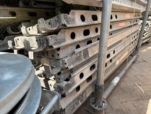 Layher steiger PARTIJ!, Doe-het-zelf en Verbouw, Steigers, Zo goed als nieuw, Gevelsteiger, 5 meter of hoger, Ophalen
