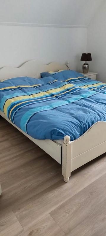 Compleet wit bed