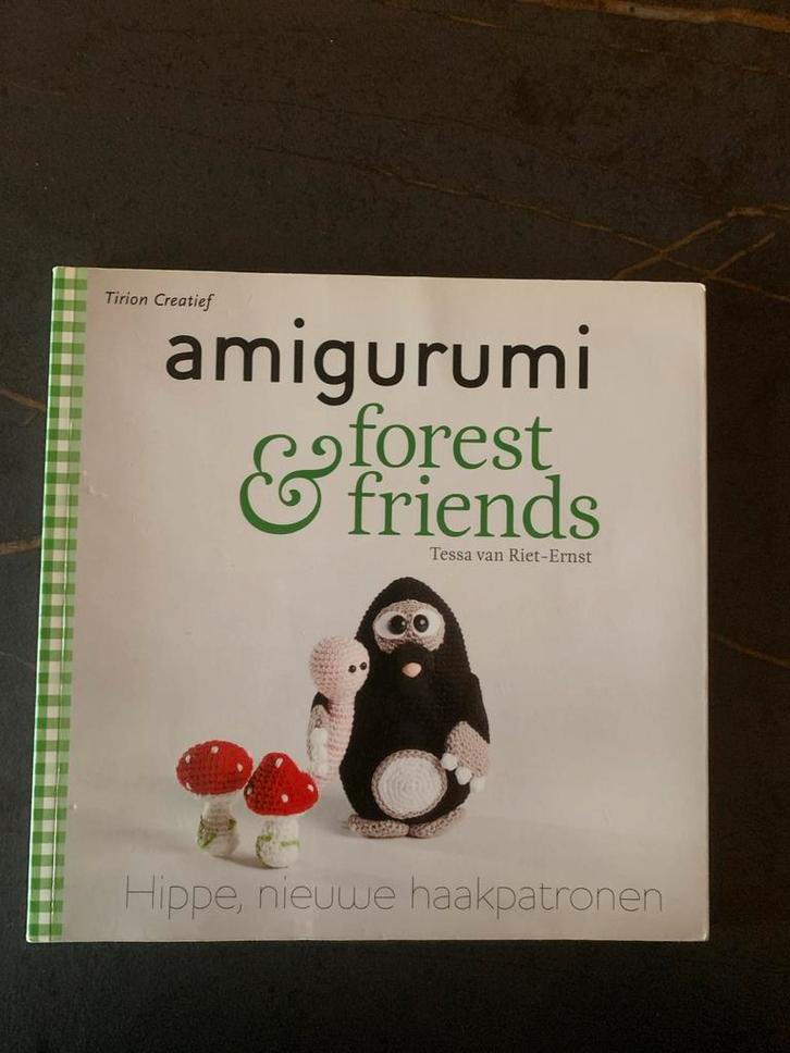 Amigurumi & Forest Friends - Haakboek, Boeken, Hobby en Vrije tijd, Zo goed als nieuw, Breien en Haken, Geschikt voor kinderen