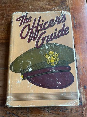 WO2 Amerikaans Officers Guide 1942 + omslag voorschrift beschikbaar voor biedingen