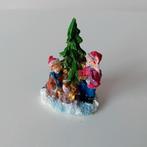 Kerstfiguur samen om de boom, Kerstdorp, Diversen, Ophalen of Verzenden