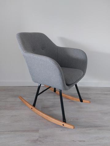 Zo goed als nieuwe schommelstoel beschikbaar voor biedingen