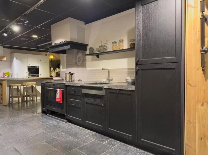 Showr keuken eiken hout, stenen blad, fornuis, Huis en Inrichting, Keuken | Complete keukens, Nieuw, Enkelwandige keuken, Zwart