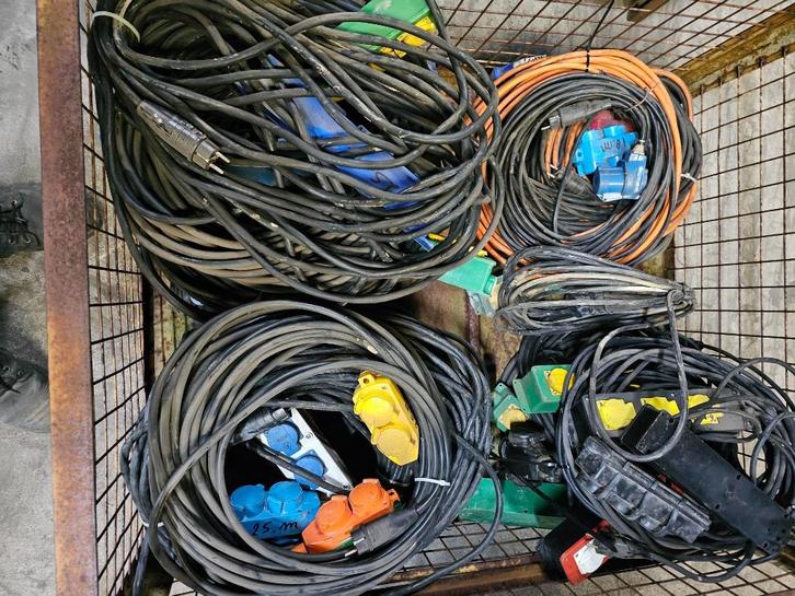 Gebruikte verlengsnoer met verdeelblok stekkerdoos, Doe-het-zelf en Verbouw, Elektra en Kabels, Gebruikt, Kabel of Snoer, Ophalen