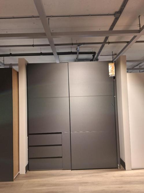 Kledingkast OSS - showmodel - van 1585 voor 795, Huis en Inrichting, Kasten | Overige, Nieuw, Ophalen