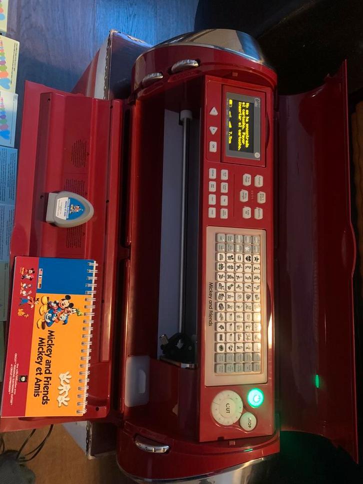 CRICUT TAART FONDANT SNIJDER MACHINE + 25 CARTRIDGES, Hobby en Vrije tijd, Taarten en Cupcakes maken, Zo goed als nieuw, Bakvorm