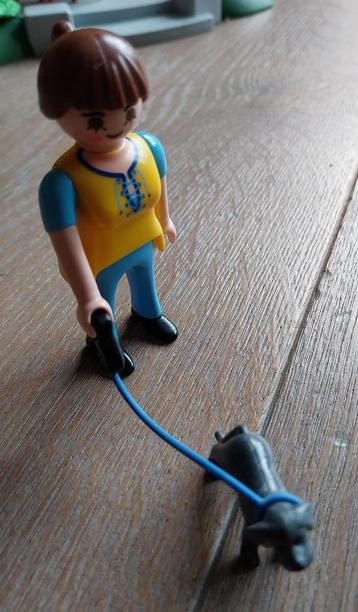 Playmobil meisje met hond beschikbaar voor biedingen