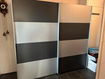 Te koop mooie kledingkast schuifdeur, beschikbaar voor biedingen