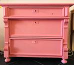 Roze commode/dressoir met 3 lades, Huis en Inrichting, Kasten | Ladekasten, Ophalen, Gebruikt, Grenenhout, 50 tot 100 cm