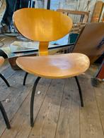 Houten stoel met metalen poten, Huis en Inrichting, Stoelen, Ophalen, Gebruikt, Bruin, Eén