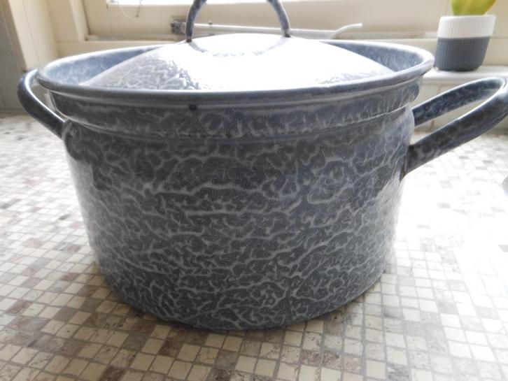 Grijs gewolkt emaille pan. Doorsnee 25 cm. Ca.70 jaar oud, Antiek en Kunst, Antiek | Emaille, Ophalen