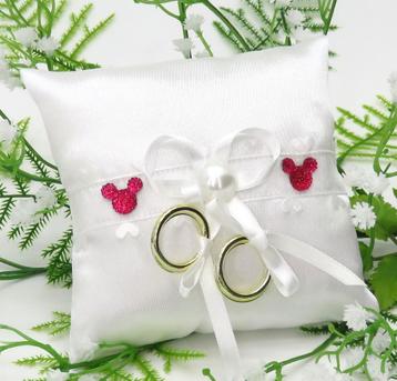 Zeer leuke ringkussentje met Minnie hoofdjes. beschikbaar voor biedingen