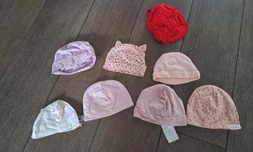 Baby mutsjes en 1 hoedje beschikbaar voor biedingen