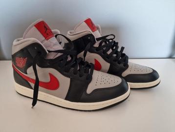 Nike Air Jordan 1 mid  beschikbaar voor biedingen
