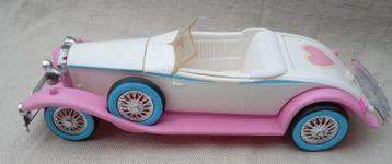 Leuke plastic oldtimer beschikbaar voor biedingen