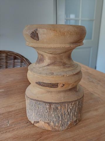stoere brede houten kaarsen standaard beschikbaar voor biedingen