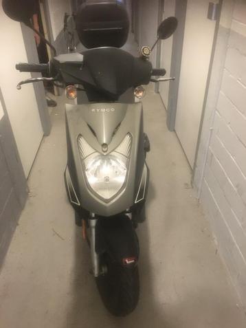 Aangeboden Kimco scooter, start en rijdt goed beschikbaar voor biedingen