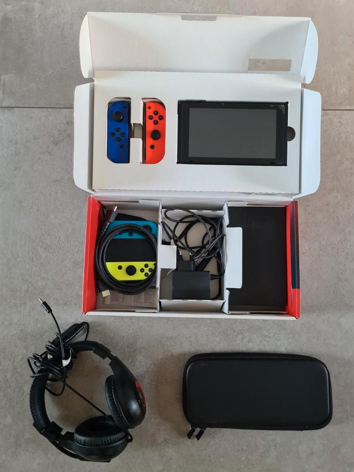 Nintendo Switch - Compleet met accessoires!, Spelcomputers en Games, Games | Nintendo Switch, Zo goed als nieuw, Overige genres