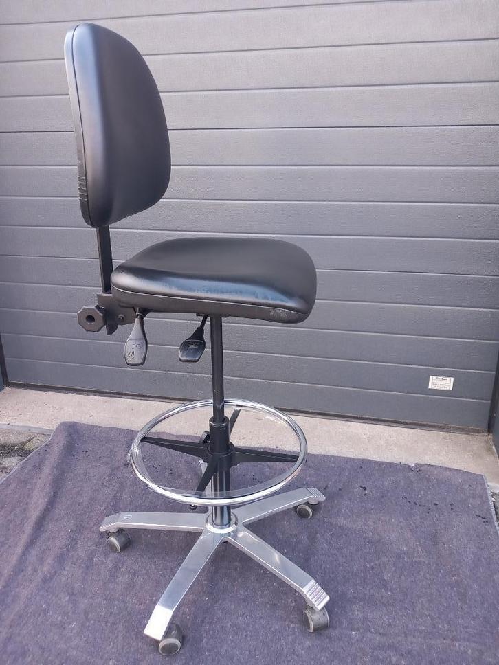 Hoge lederen werk / stuurstoel met voetring, Huis en Inrichting, Bureaustoelen, Gebruikt, Bureaustoel, Zwart, Ergonomisch, Ophalen