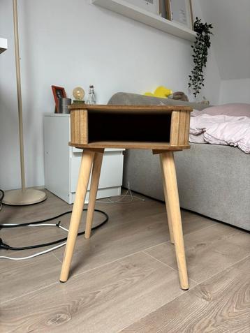 Nachtkastje beschikbaar voor biedingen