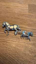 Zilverkleurige broches paarden (1 met Swarovski steen), Overige materialen, Minder dan 4 cm, Ophalen of Verzenden, Zo goed als nieuw