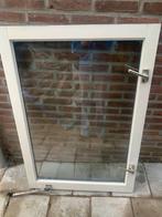 1 raam met sluiting., Raamkozijn, Zo goed als nieuw, Inclusief glas, 75 tot 150 cm