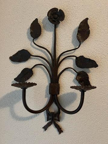 Antieke wandkandelaar beschikbaar voor biedingen