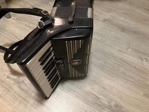 accordeon Welmeister seperato 48 bassen, Muziek en Instrumenten, Accordeons, Gebruikt, Toetsaccordeon, 48-bas, Weltmeister, Met riemen