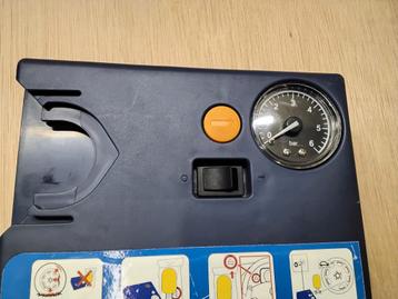 AUTOBANDENPOMP OP AANSTEKERPLUG beschikbaar voor biedingen