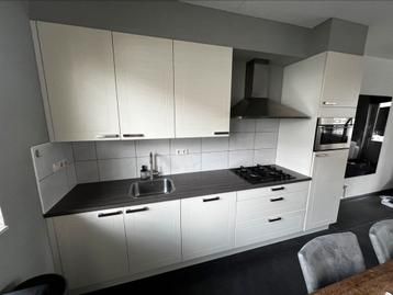 Complete tweedehands keuken met apparaten beschikbaar voor biedingen