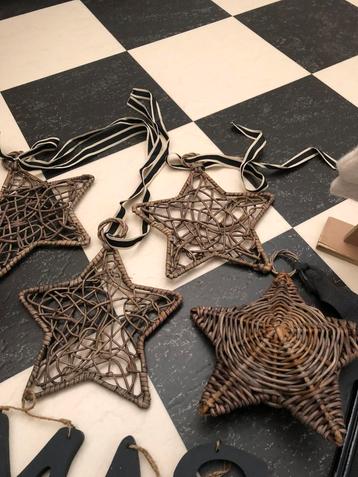 4 Rustic rattan kerststerren beschikbaar voor biedingen
