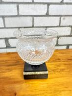 Kristallen bokaal op marmer, Antiek en Kunst, Antiek | Glas en Kristal, Ophalen of Verzenden