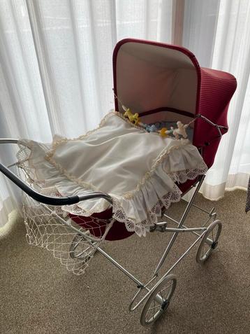 Vintage Kinderwagen - Rode Kap, 40 jaar beschikbaar voor biedingen