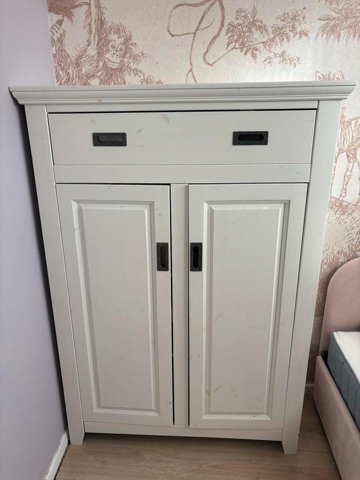 Mooie witte houten kast van karwei, Huis en Inrichting, Kasten | Kledingkasten, Gebruikt, 100 tot 150 cm, 50 tot 100 cm, 25 tot 50 cm