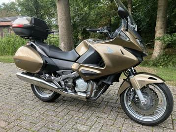 HONDA NT 700 V DEAUVILLE ABS 2007 met tomtom en topkoffer beschikbaar voor biedingen