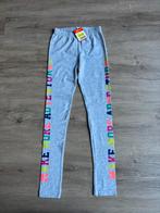 Grijze legging met letters maat 134/140, Overige typen, Meisje, Nieuw, Ophalen of Verzenden