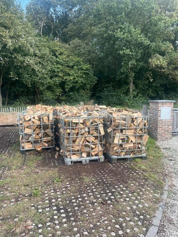 Droog Essen kachelhout te koop beschikbaar voor biedingen