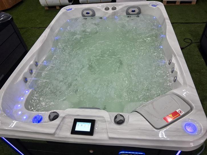 Balboa jacuzzi 2 ligplaatsen NIEUW uit voorraad leverbaar, Tuin en Terras, Bubbelbaden en Hottubs, Nieuw, Filter, Ophalen of Verzenden