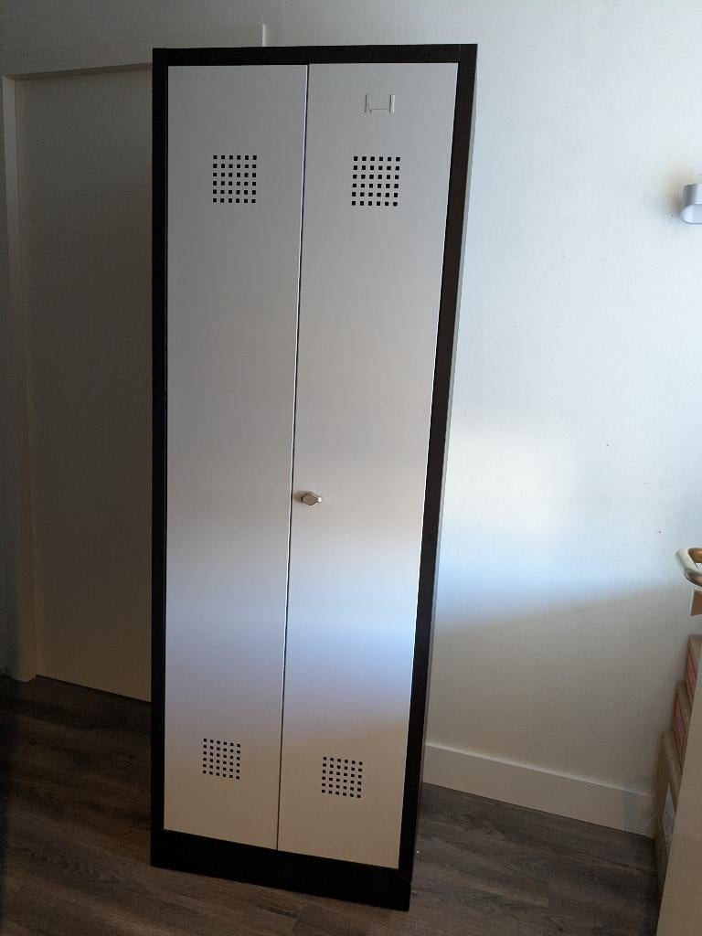 Kledingkast lockerkast metaal, Huis en Inrichting, Ophalen, Zo goed als nieuw