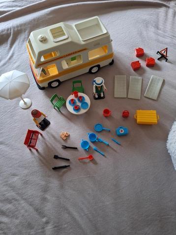Leuke vintage set Playmobil Camper 3258 uit 1979.
Super leuk beschikbaar voor biedingen