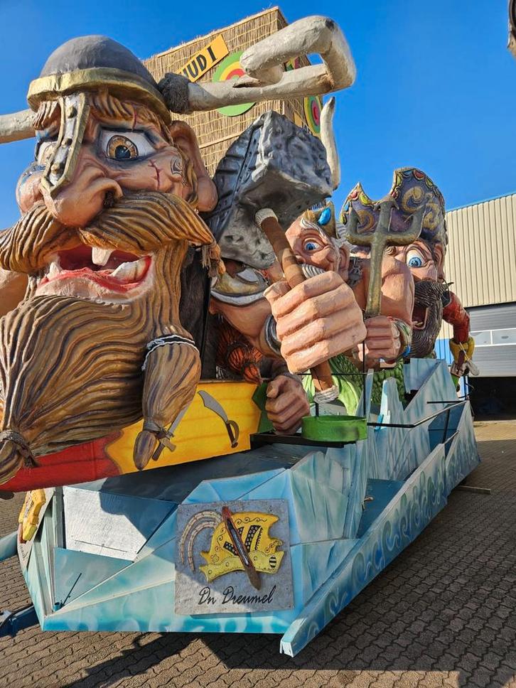 Carnavalswagen polyester., Hobby en Vrije tijd, Feestartikelen, Ophalen of Verzenden