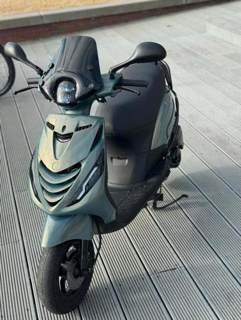 Piaggio zip 4t 80cc tekoop, Fietsen en Brommers, Scooters | Piaggio, Zo goed als nieuw, Zip, Benzine, Ophalen