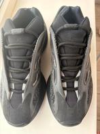Adidas Yeezy 700 V3 Dark Glow maat 42, Kleding | Heren, Schoenen, Ophalen of Verzenden, Zo goed als nieuw, Adidas, Sportschoenen