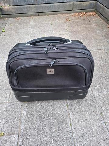 Laptop/ reiskoffer beschikbaar voor biedingen