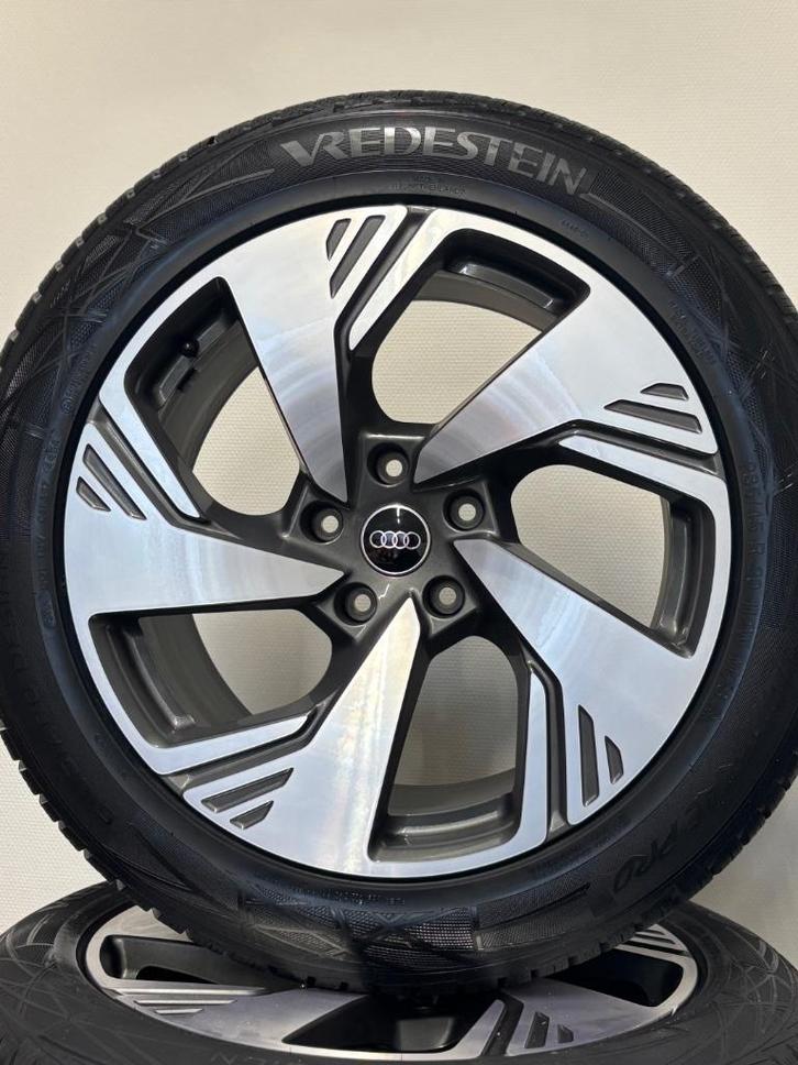 NIEUWE 20” Audi Q6 velgen + winterbanden ORIGINEEL, Auto-onderdelen, Banden en Velgen, Velg(en), Winterbanden, 20 inch, 255 mm