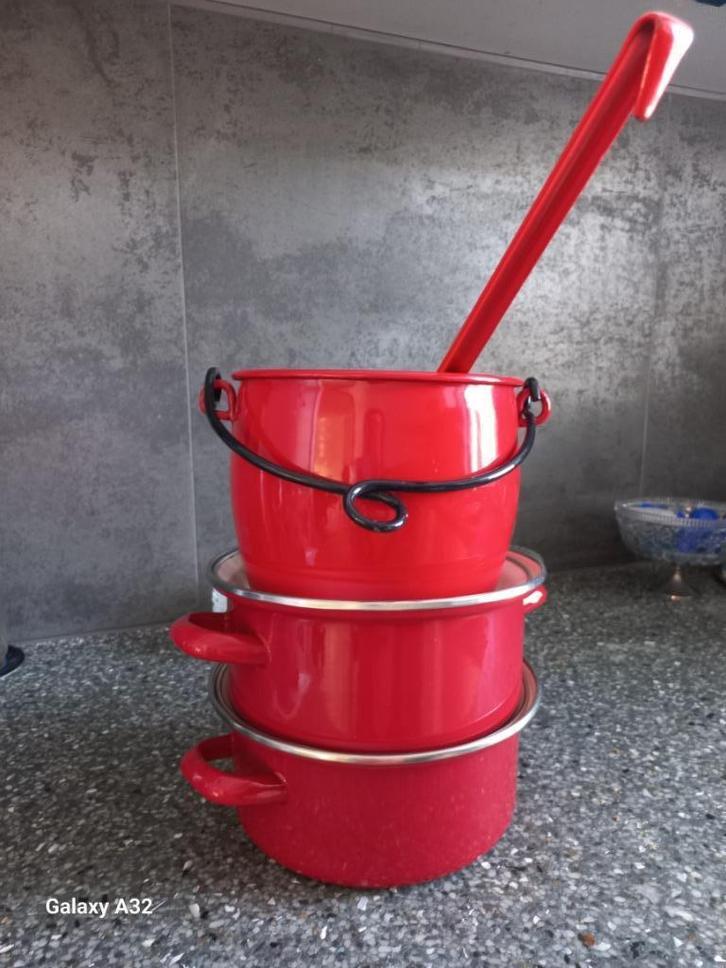 2 rood emaille pannen,  ketel en soeplepel, Huis en Inrichting, Keuken | Potten en Pannen, Zo goed als nieuw, Pannenset, Overige materialen
