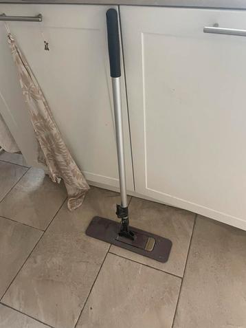 Inklapbare dweil gratis beschikbaar voor biedingen