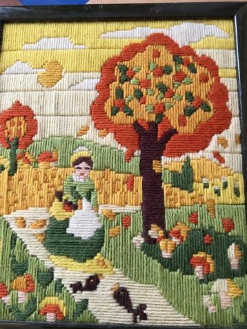 Vintage borduurwerk; 'meisje voert vogeltjes 'ingelijst beschikbaar voor biedingen